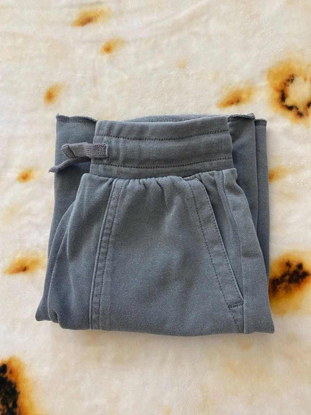 ⭐️ GAP Kids Comfy Drawstring Shorts in Gray, S (6-7) Unisex